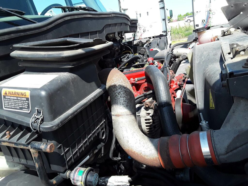 2016 International 4300 26 ft Box Truck – 240HP, 6, Roll up Door, Liftgate