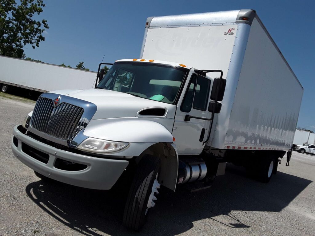 2017 International 4300 26 ft Box Truck – 240HP, 6, Roll up Door, Liftgate