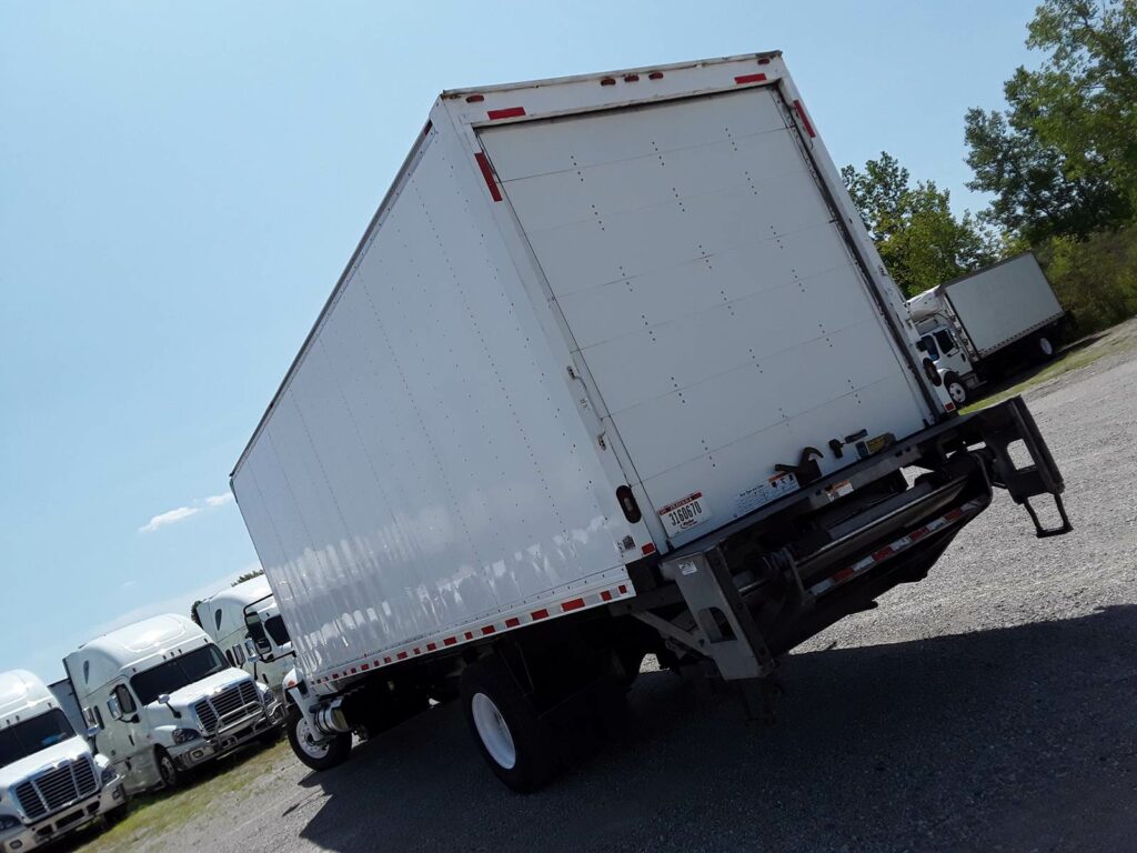 2017 International 4300 26 ft Box Truck – 240HP, 6, Roll up Door, Liftgate