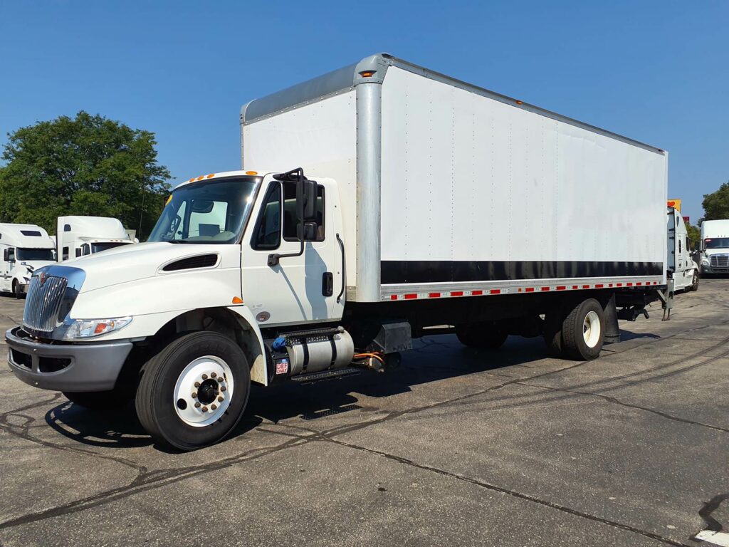2018 International 4300 26 ft Box Truck – 240HP, 6, Roll up Door, Liftgate