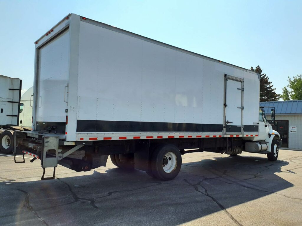2018 International 4300 26 ft Box Truck – 240HP, 6, Roll up Door, Liftgate