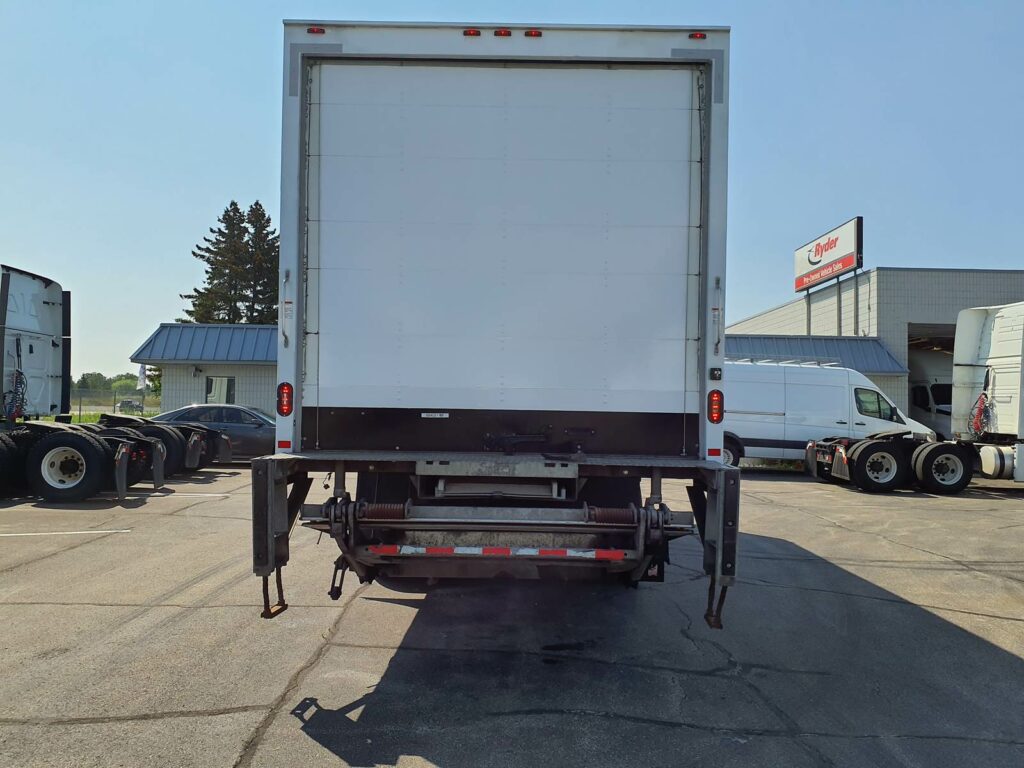 2018 International 4300 26 ft Box Truck – 240HP, 6, Roll up Door, Liftgate