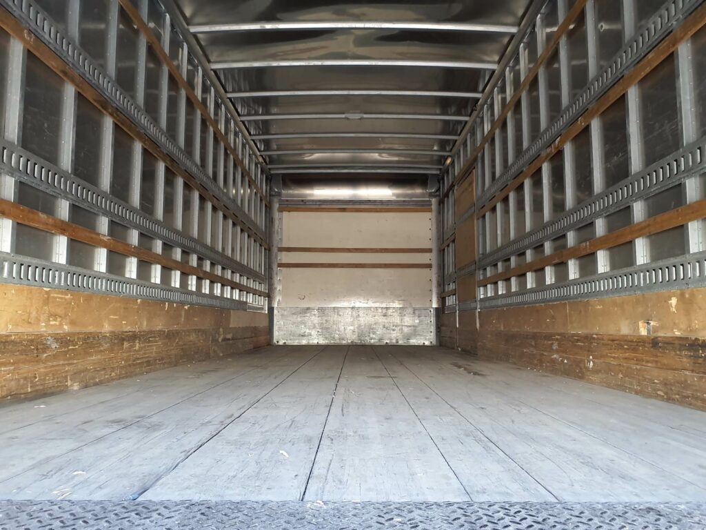 2018 International 4300 26 ft Box Truck – 240HP, 6, Roll up Door, Liftgate