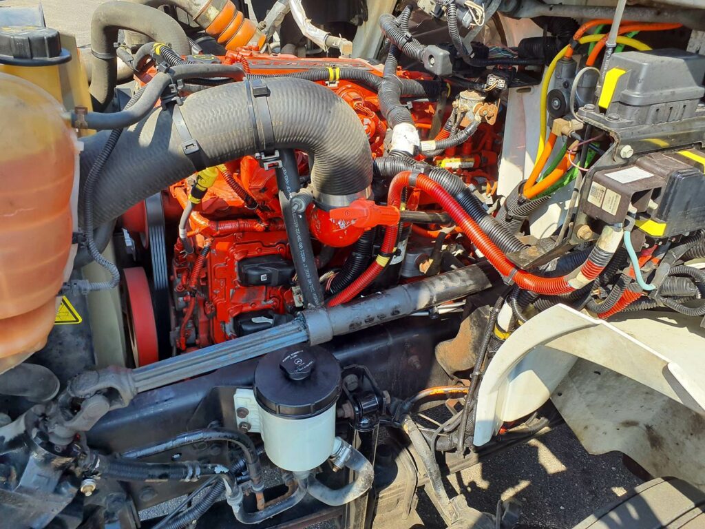 2018 International 4300 26 ft Box Truck – 240HP, 6, Roll up Door, Liftgate