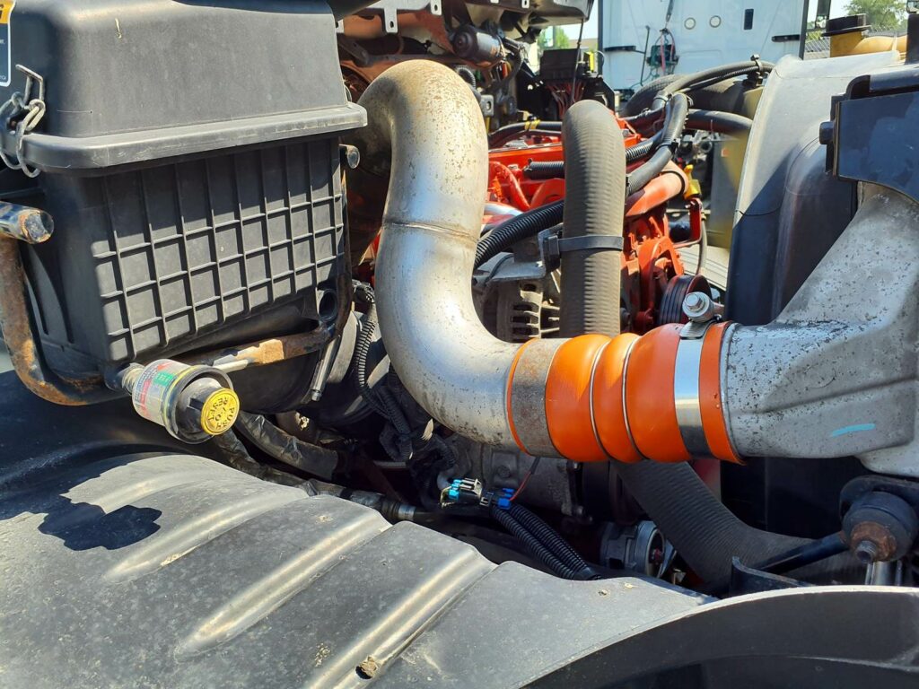 2018 International 4300 26 ft Box Truck – 240HP, 6, Roll up Door, Liftgate