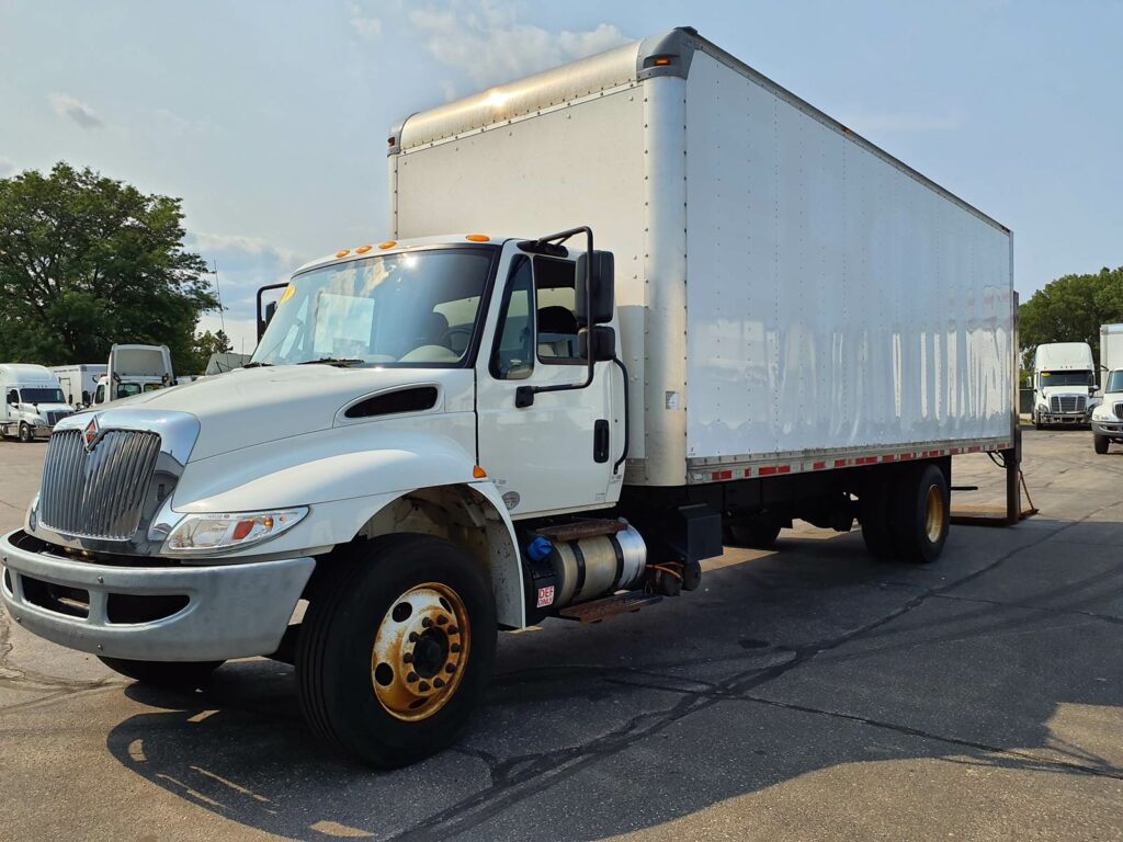 2018 International 4300 26 ft Box Truck – 260HP, 6 Speed Manual, Roll up Door, Liftgate