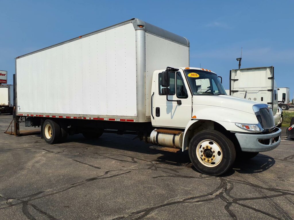 2018 International 4300 26 ft Box Truck – 260HP, 6 Speed Manual, Roll up Door, Liftgate