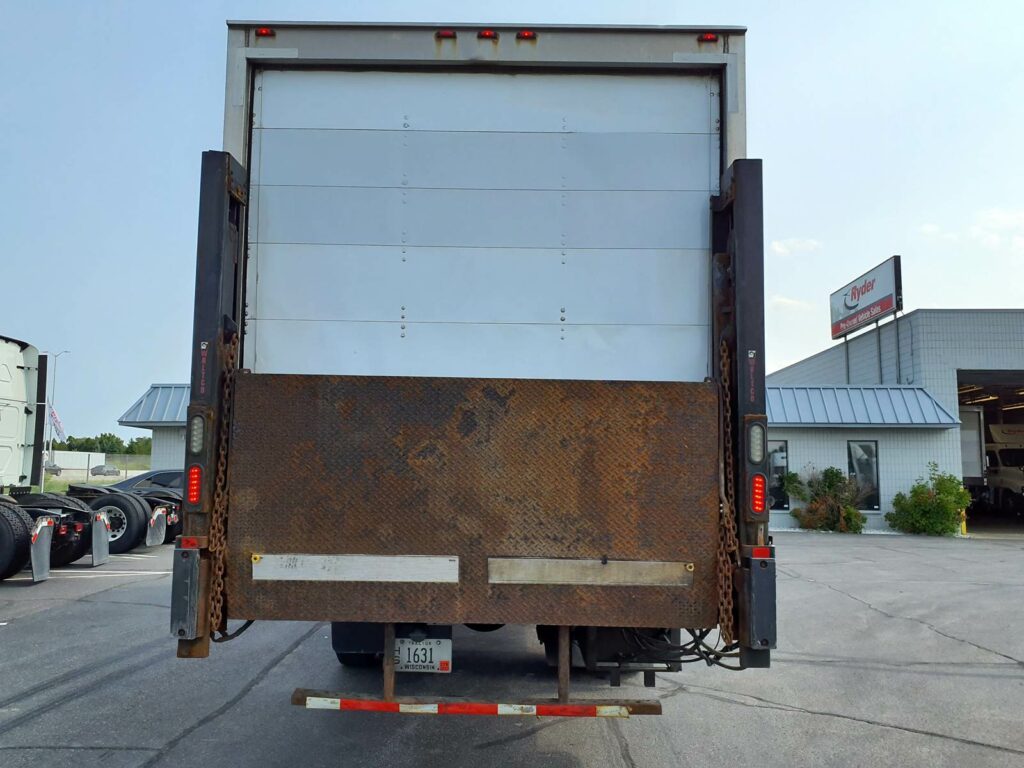 2018 International 4300 26 ft Box Truck – 260HP, 6 Speed Manual, Roll up Door, Liftgate