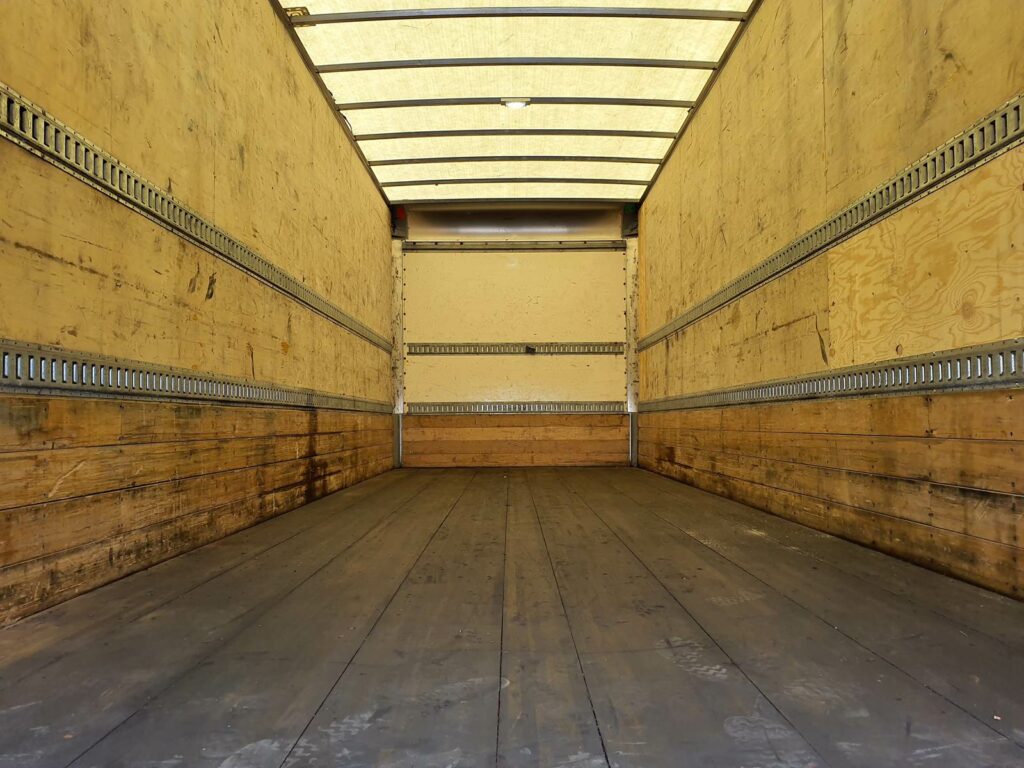 2018 International 4300 26 ft Box Truck – 260HP, 6 Speed Manual, Roll up Door, Liftgate