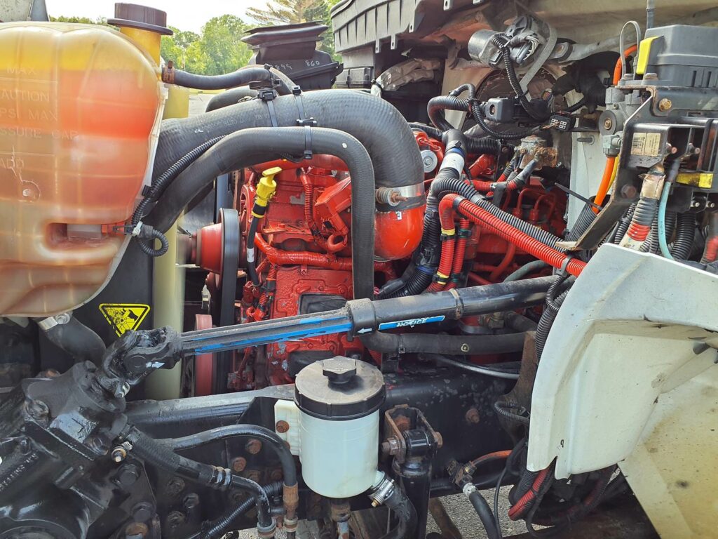 2018 International 4300 26 ft Box Truck – 260HP, 6 Speed Manual, Roll up Door, Liftgate