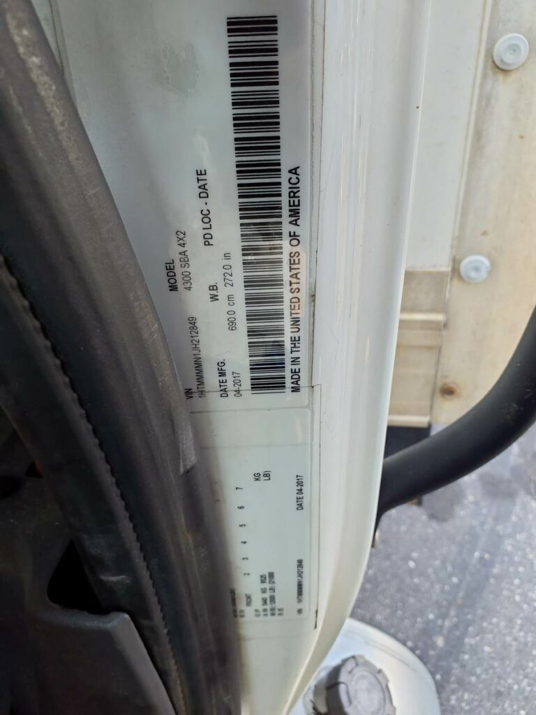 2018 International 4300 26 ft Box Truck – 260HP, 6 Speed Manual, Roll up Door, Liftgate