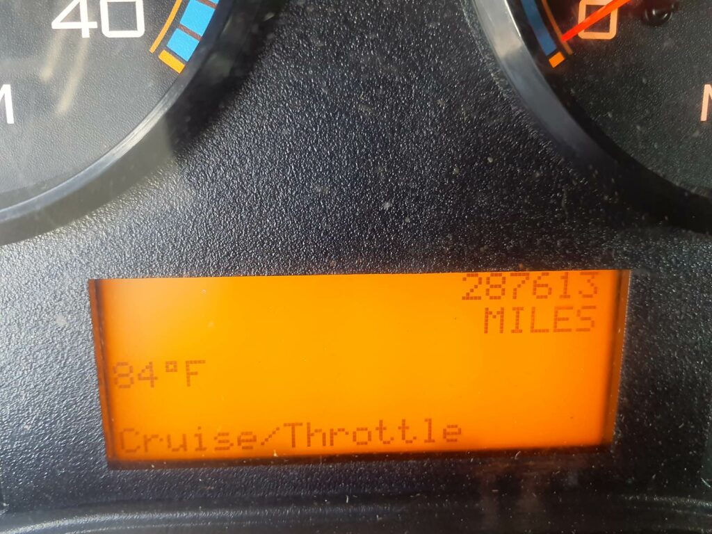 2018 International 4300 26 ft Box Truck – 260HP, 6 Speed Manual, Roll up Door, Liftgate