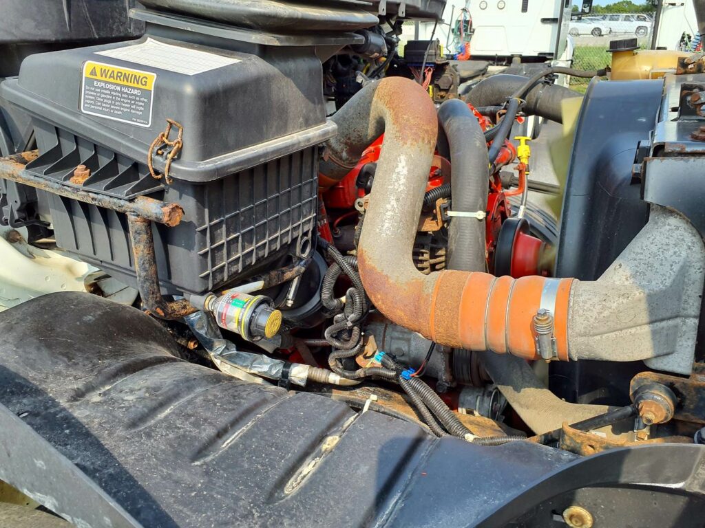 2018 International 4300 26 ft Box Truck – 260HP, 6 Speed Manual, Roll up Door, Liftgate