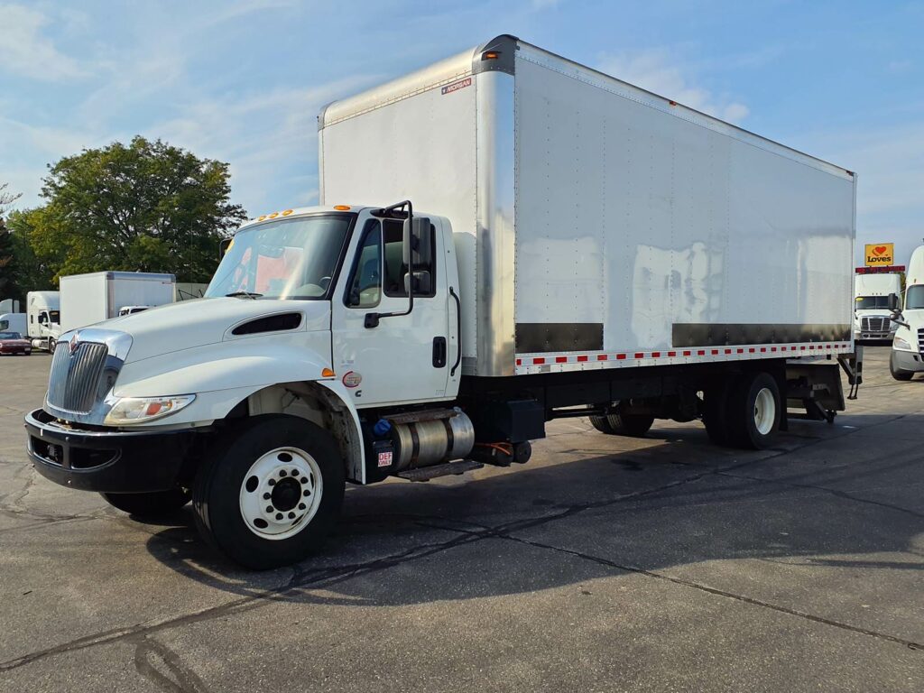 2019 International 4300 26 ft Box Truck – 240HP, 6, Roll up Door, Liftgate