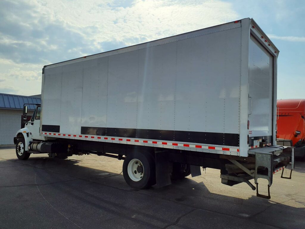 2019 International 4300 26 ft Box Truck – 240HP, 6, Roll up Door, Liftgate