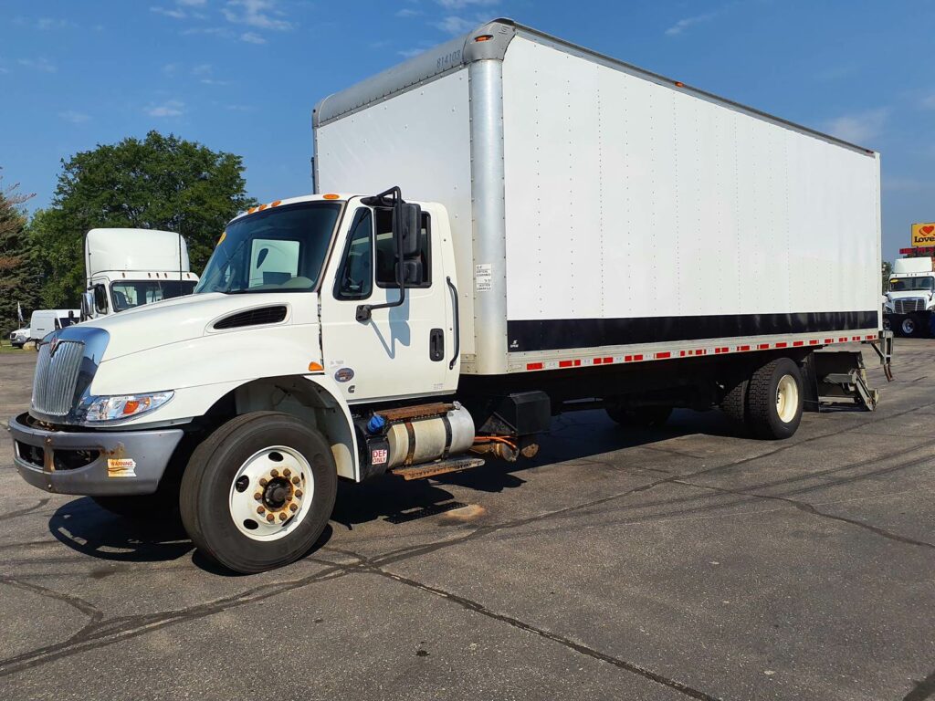 2019 International 4300 26 ft Box Truck – 240HP, 6, Roll up Door, Liftgate