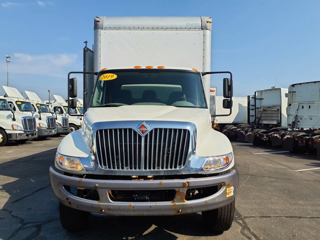 2019 International 4300 26 ft Box Truck – 240HP, 6, Roll up Door, Liftgate