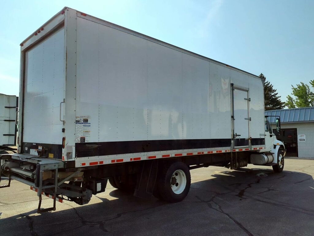 2019 International 4300 26 ft Box Truck – 240HP, 6, Roll up Door, Liftgate