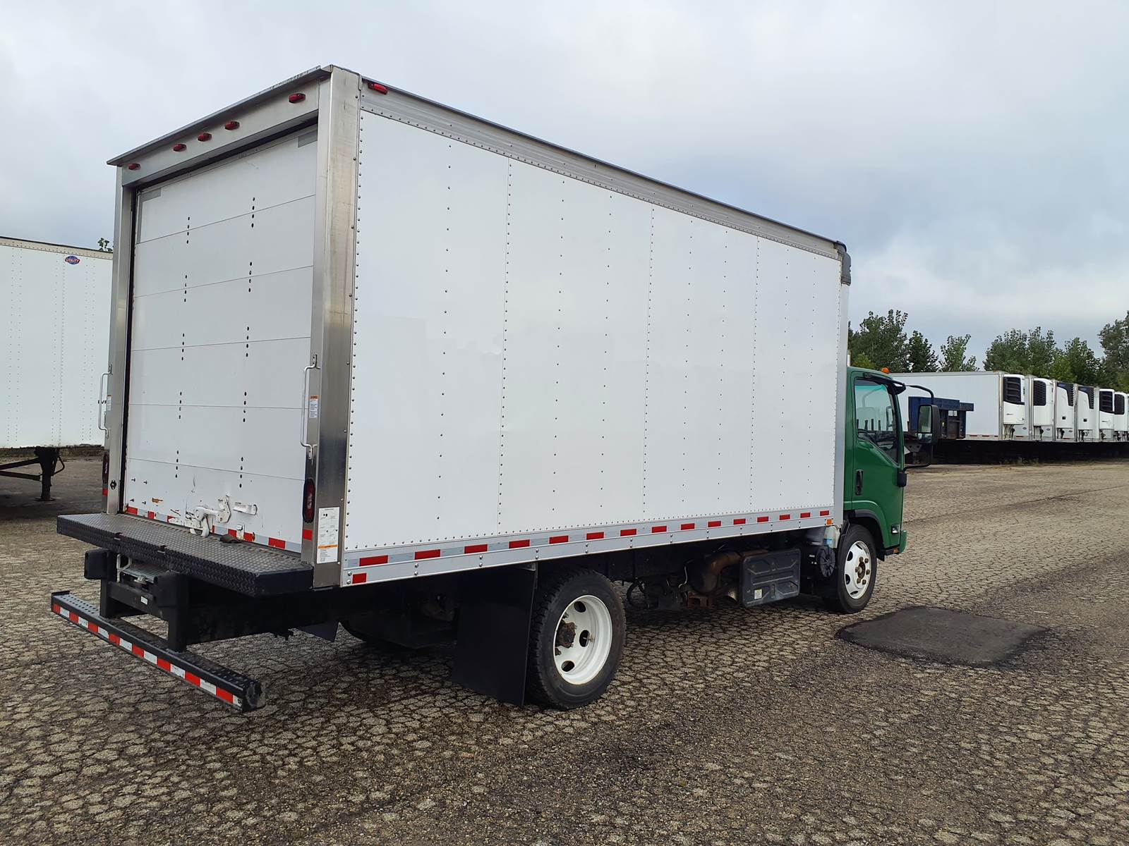 2018 Isuzu NPR 16 ft Box Truck - 215HP, 6, Roll up Door - HandshakeFleet