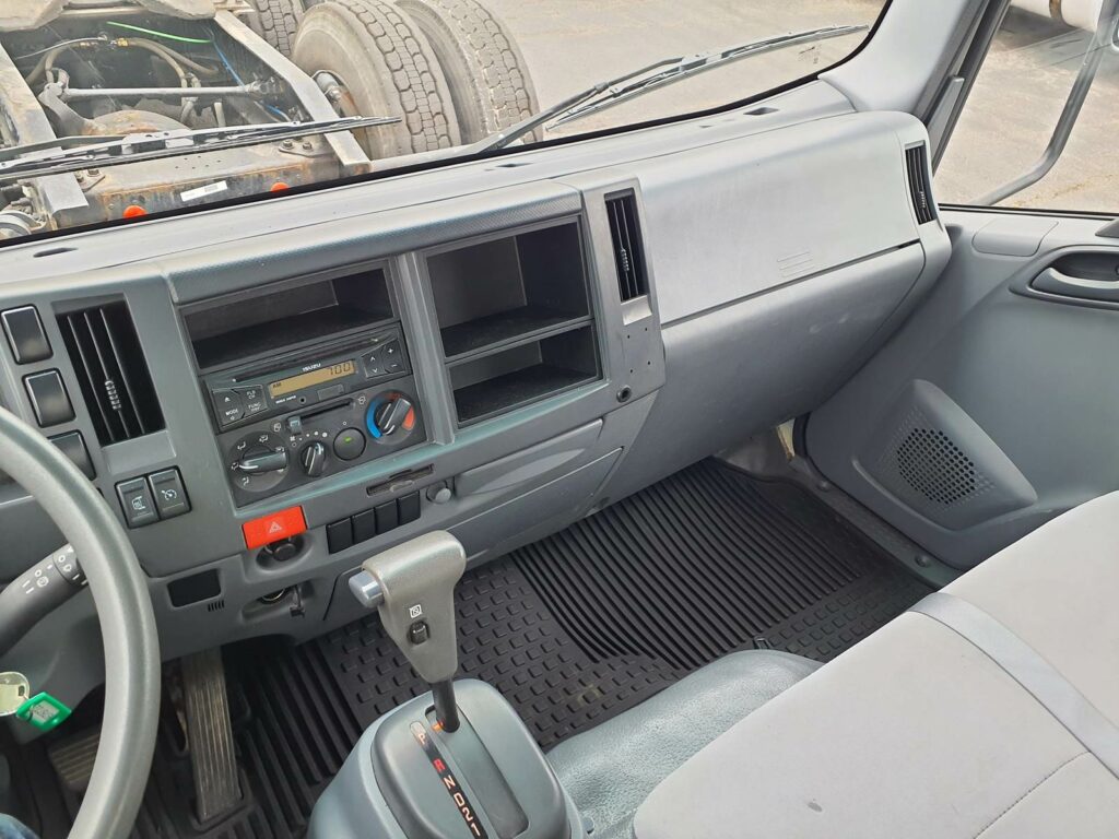 2017 Isuzu NPR HD 16 ft Box Truck – 215HP, 6, Roll up Door, Liftgate