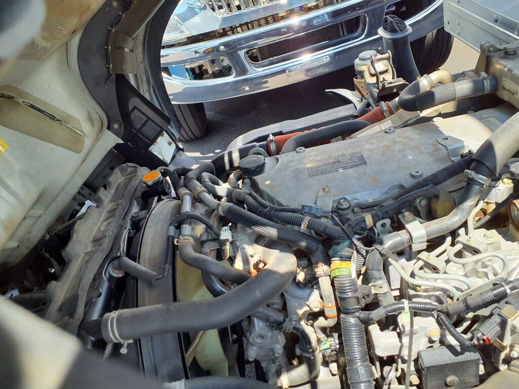 2017 Isuzu NPR HD 16 ft Box Truck – 215HP, 6, Roll up Door, Liftgate