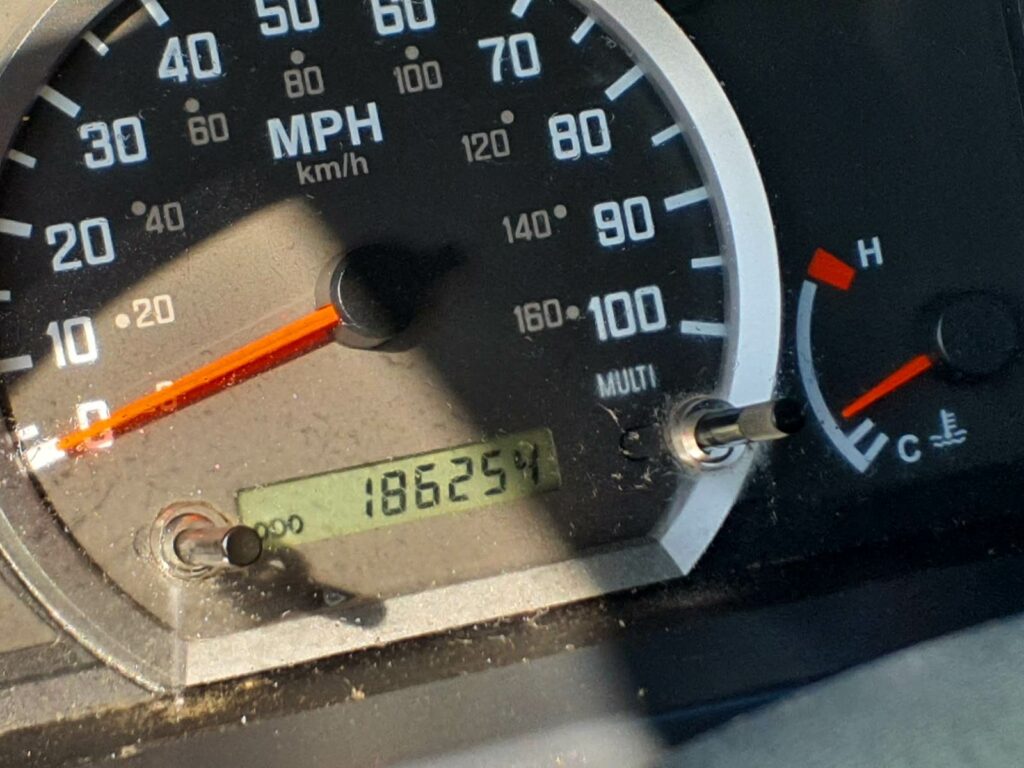 2015 Isuzu NPR HD 16 ft Box Truck – 215HP, 6, Roll up Door