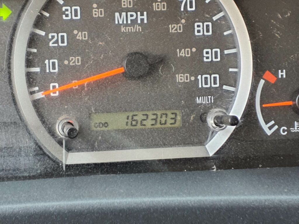 2017 Isuzu NPR HD 16 ft Box Truck – 215HP, 6, Roll up Door, Liftgate