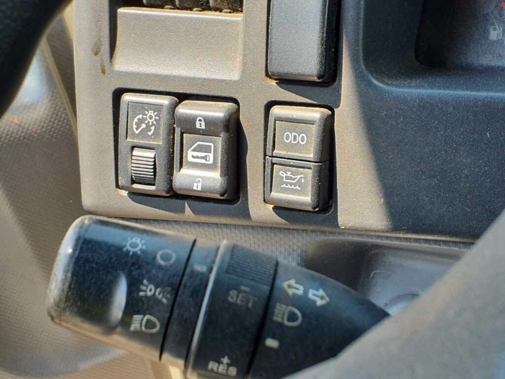 2017 Isuzu NPR HD 16 ft Box Truck – 215HP, 6, Roll up Door, Liftgate