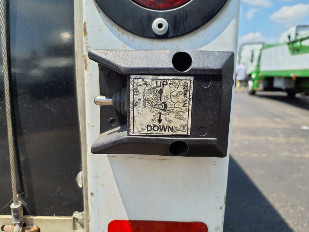 2017 Isuzu NPR HD 16 ft Box Truck – 215HP, 6, Roll up Door, Liftgate