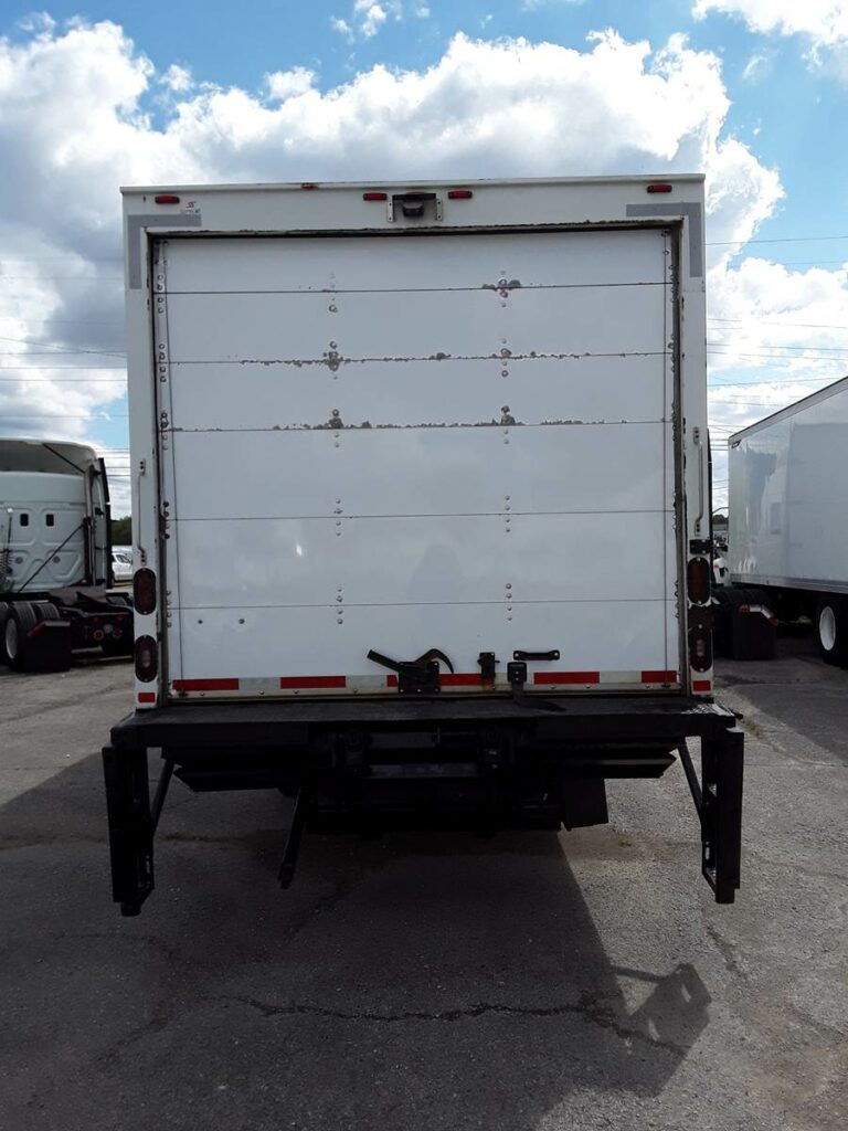 2017 Isuzu NQR 20 ft Box Truck – 215HP, 6, Roll up Door, Liftgate