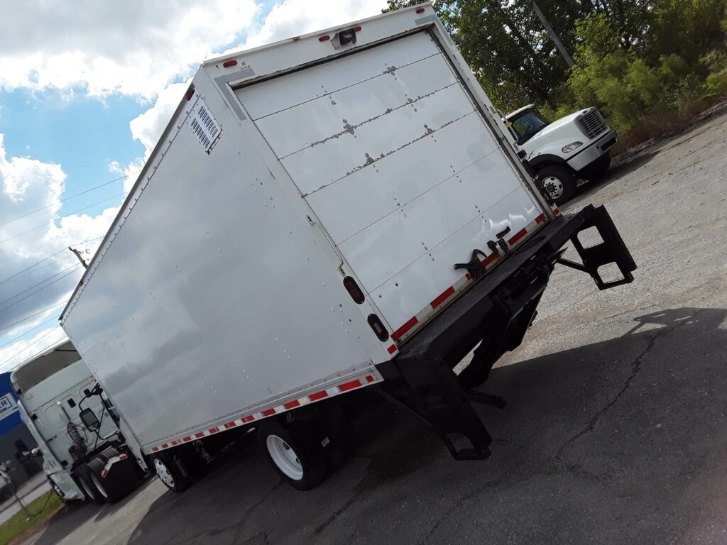 2017 Isuzu NQR 20 ft Box Truck – 215HP, 6, Roll up Door, Liftgate