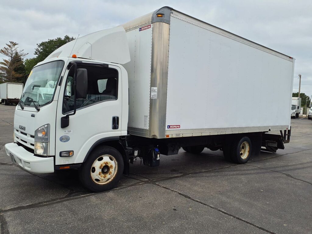 2015 Isuzu NRR 20 ft Box Truck – 215HP, 6, Roll up Door, Liftgate