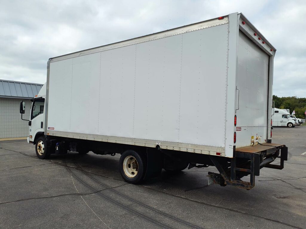 2015 Isuzu NRR 20 ft Box Truck – 215HP, 6, Roll up Door, Liftgate