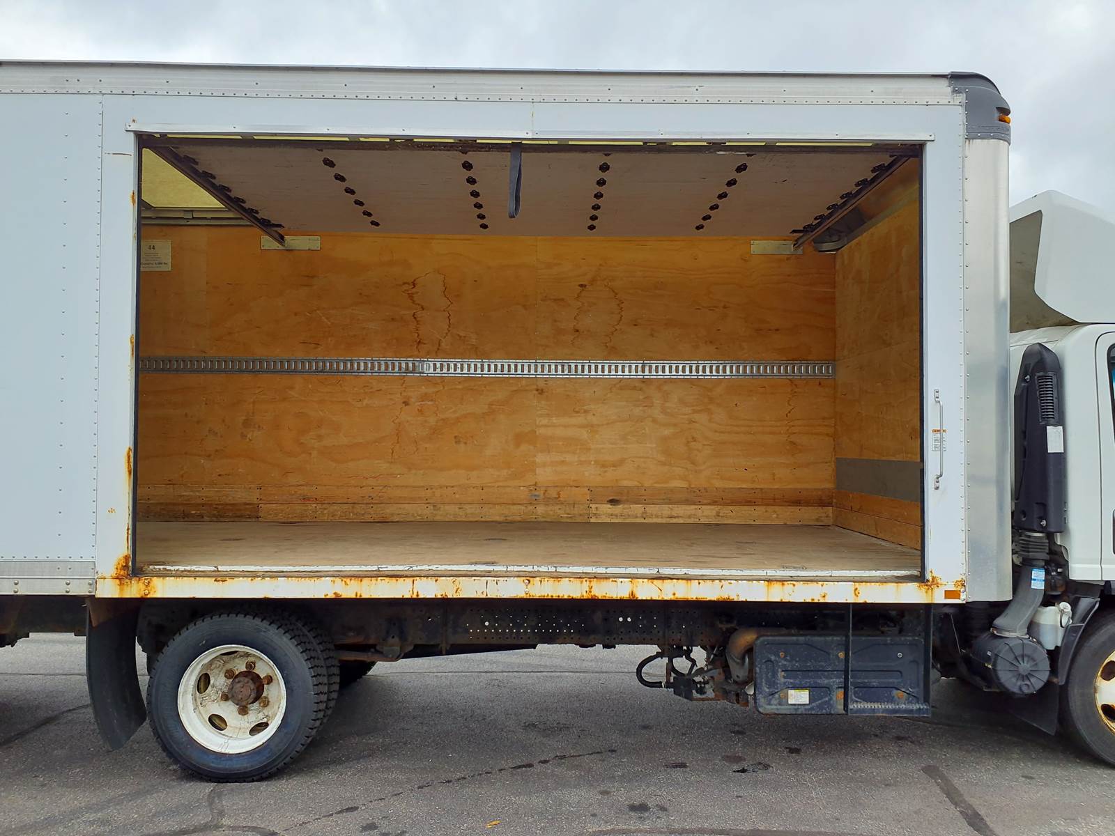 2015-isuzu-nrr-20-ft-box-truck-215hp-6-roll-up-door-liftgate