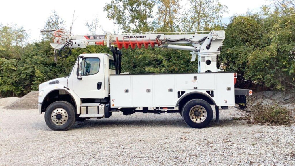 2018 Freightliner M2 106 Digger Derrick Truck