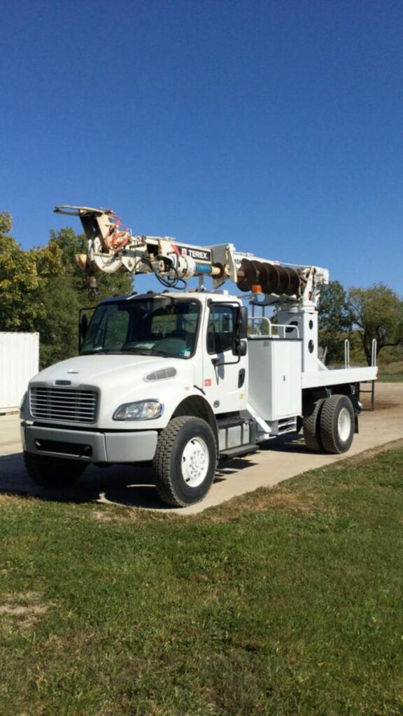 2015 Freightliner M2 106 Digger Derrick Truck – Cummins, 250HP, Automatic