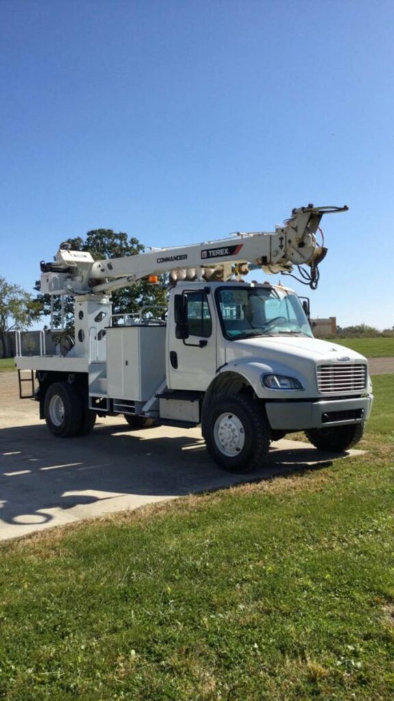 2015 Freightliner M2 106 Digger Derrick Truck – Cummins, 250HP, Automatic