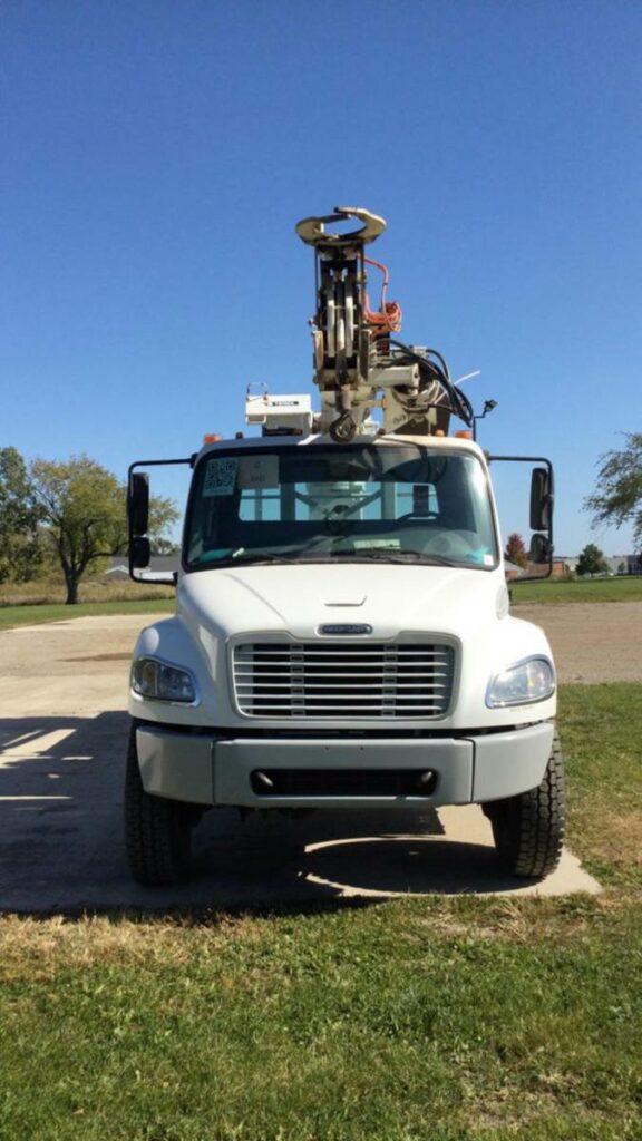 2015 Freightliner M2 106 Digger Derrick Truck – Cummins, 250HP, Automatic