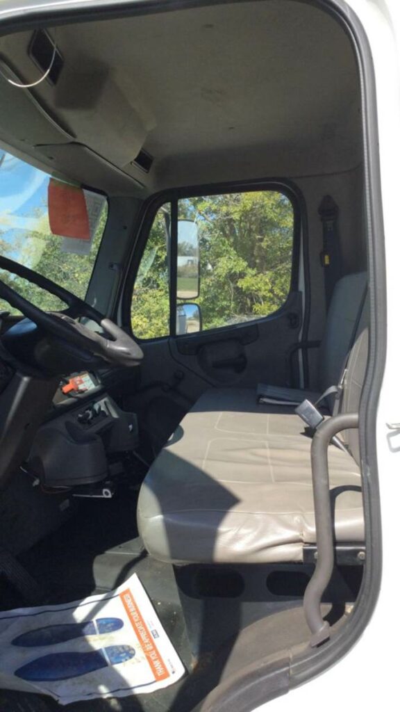 2015 Freightliner M2 106 Digger Derrick Truck – Cummins, 250HP, Automatic