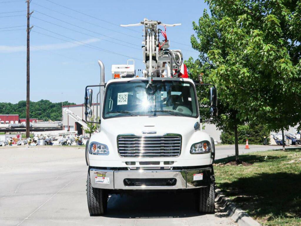 2023 Freightliner M2 106 Digger Derrick Truck – Cummins, 300HP