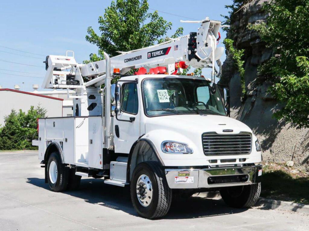 2023 Freightliner M2 106 Digger Derrick Truck – Cummins, 300HP