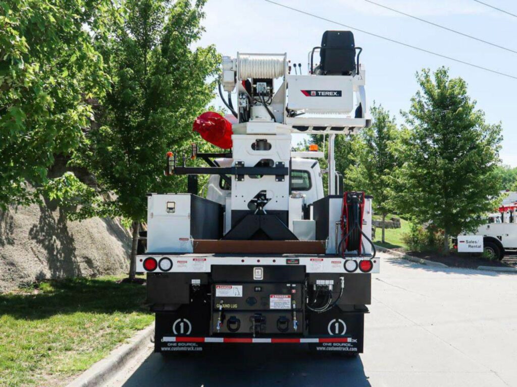 2023 Freightliner M2 106 Digger Derrick Truck – Cummins, 300HP