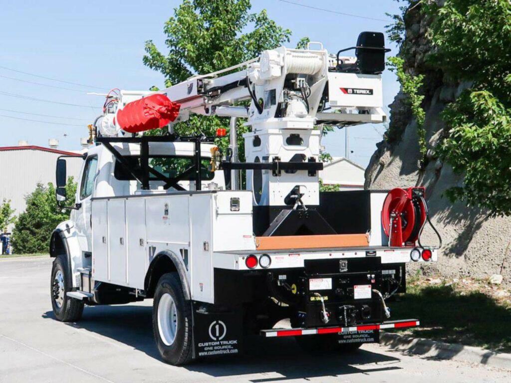 2023 Freightliner M2 106 Digger Derrick Truck – Cummins, 300HP