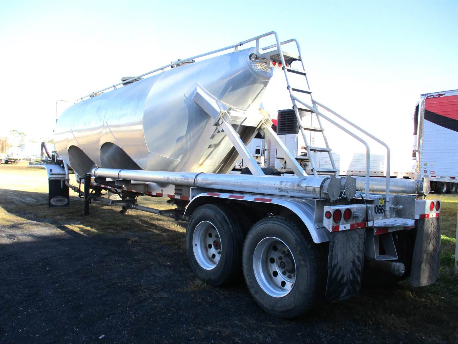 2020 Southern Welding ALUMINUM 1000 CUBIC FT PNEUMATIC TANKER