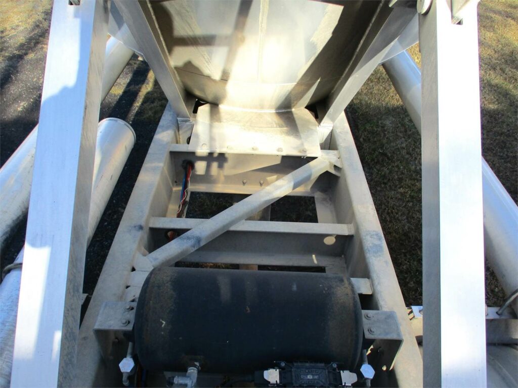 2020 Southern Welding ALUMINUM 1000 CUBIC FT PNEUMATIC TANKER