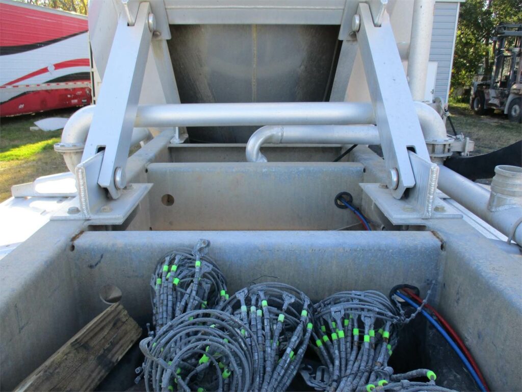 2020 Southern Welding ALUMINUM 1000 CUBIC FT PNEUMATIC TANKER