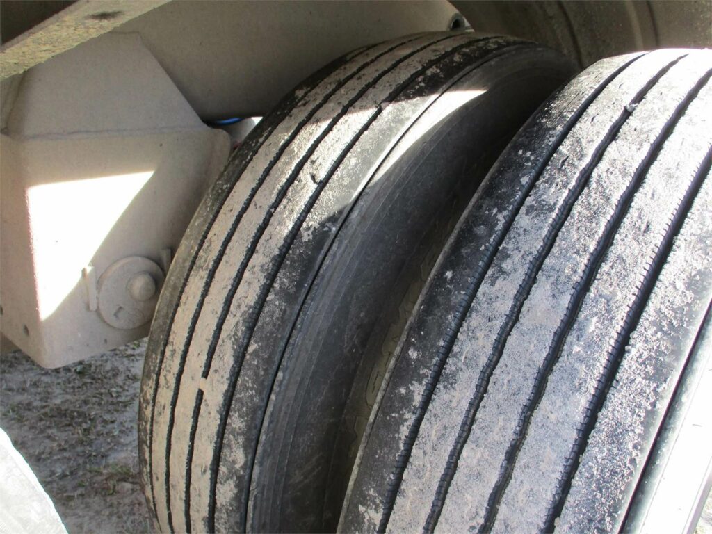 2019 Southern Welding ALUMINUM 1000 CUBIC FT PNEUMATIC TANKER