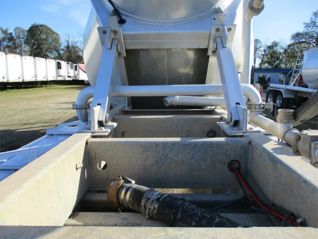 2019 Southern Welding ALUMINUM 1000 CUBIC FT PNEUMATIC TANKER