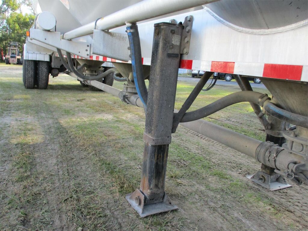 2020 Southern Welding ALUMINUM 1000 CUBIC FT PNEUMATIC TANKER