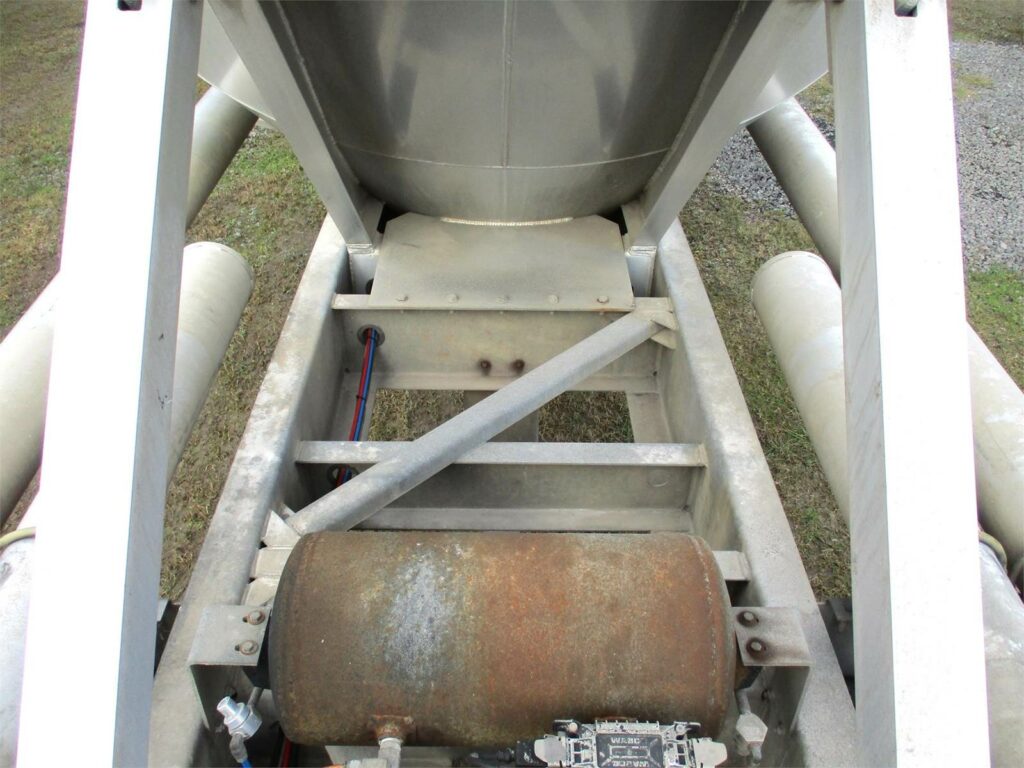 2019 Southern Welding ALUMINUM 1000 CUBIC FT PNEUMATIC TANKER